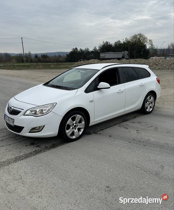 Opel Astta J 17 diesel 2011r VAT marża Strzegocice