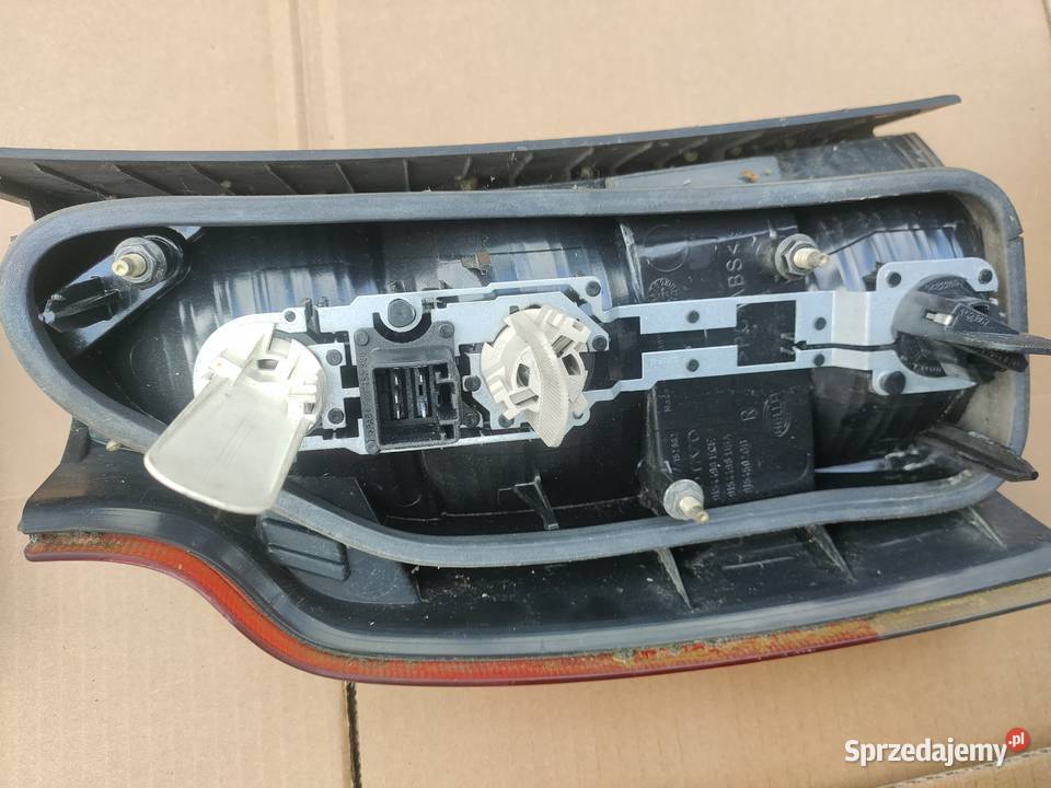 Lampy tylnie Volvo V70 II prawa lewa 9154497 Spytkowice
