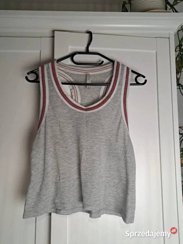 Top sportowy Live Love Dream w szarym kolorze z Trąbki Wielkie