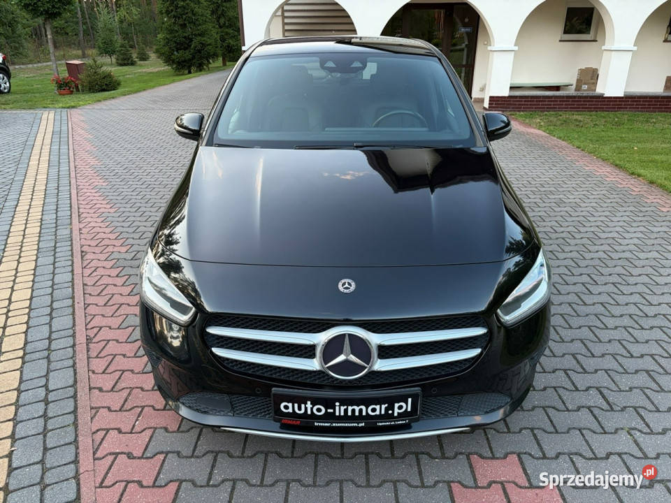 Mercedes B 180 Automat Półskóry Kamery CarPlay