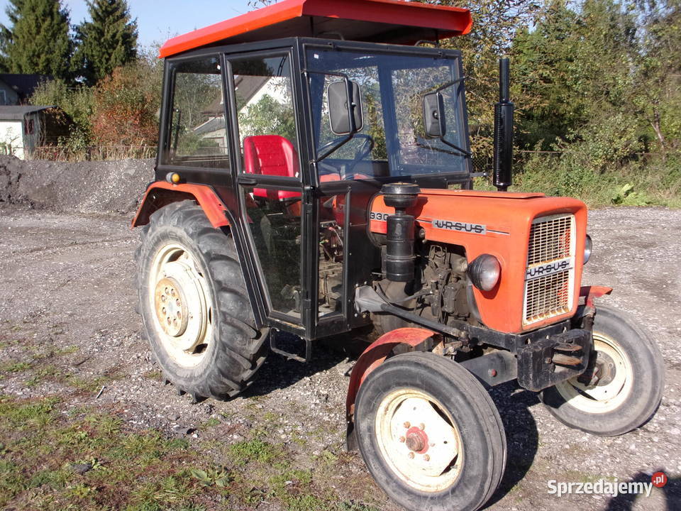 Ciągnik rolniczy URSUS C330M z zamontowanym łódzkie