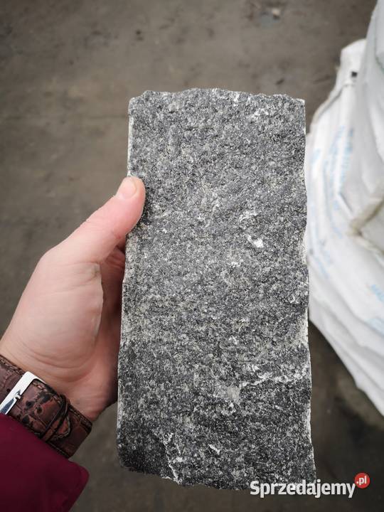 Kostka Brukowa Granitowa Czarna cięto łupana Marki