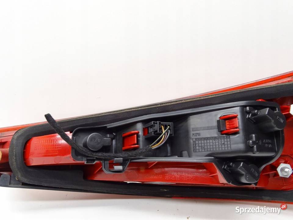 LAMPA LEWA LEWY TYŁ W BŁOTNIK AUDI Q3 I 8U 1115r