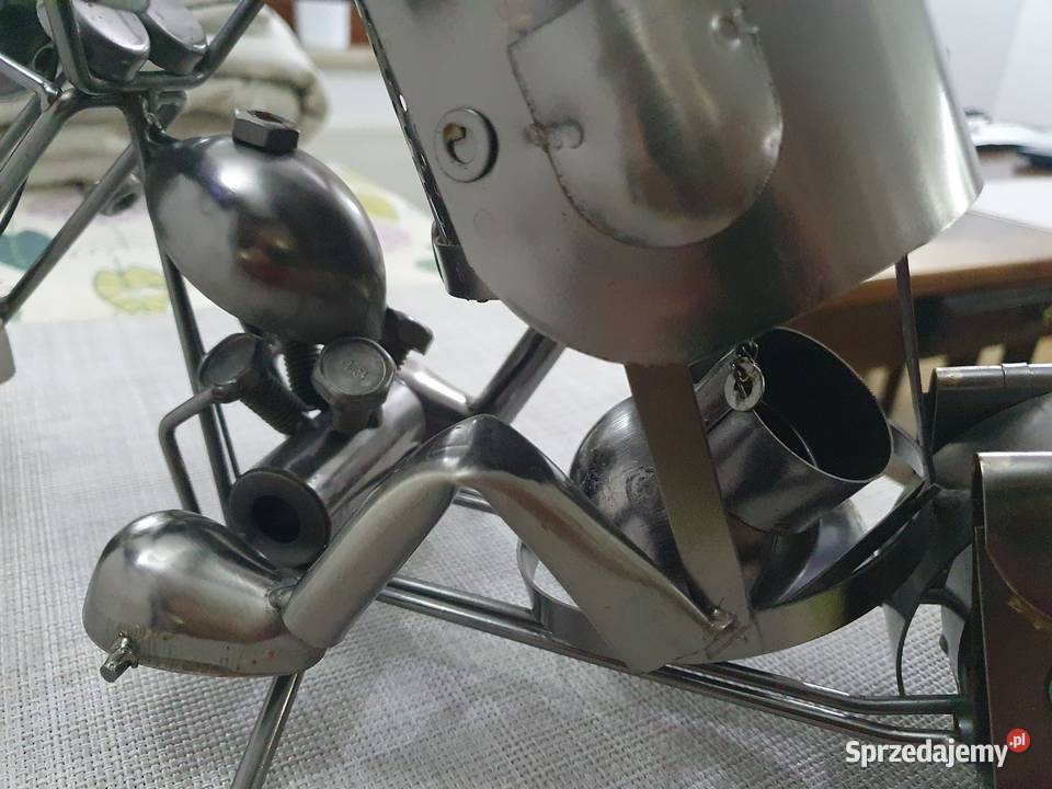 Metalowy stojak na wino sprzedam