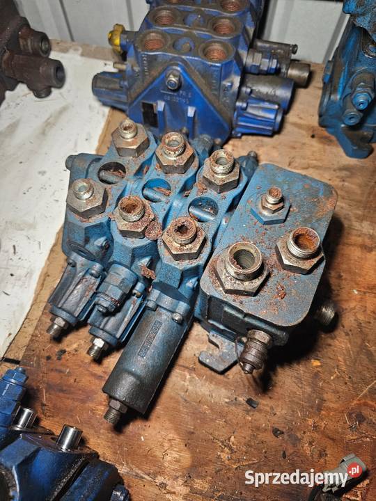 3sekcyjny rozdzielacz hydrauliczny JCB 3CX 4CX i
