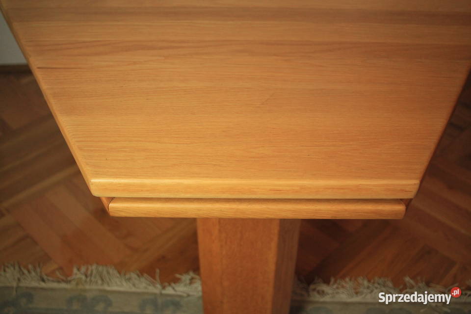 Nietypowy stół dębowy