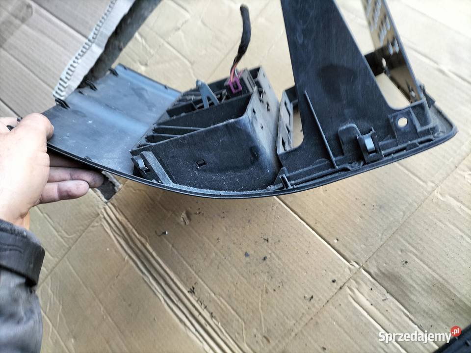 ŚRODKOWY PANEL NAWIEWU POLO 6N2 Kamień-Kolonia