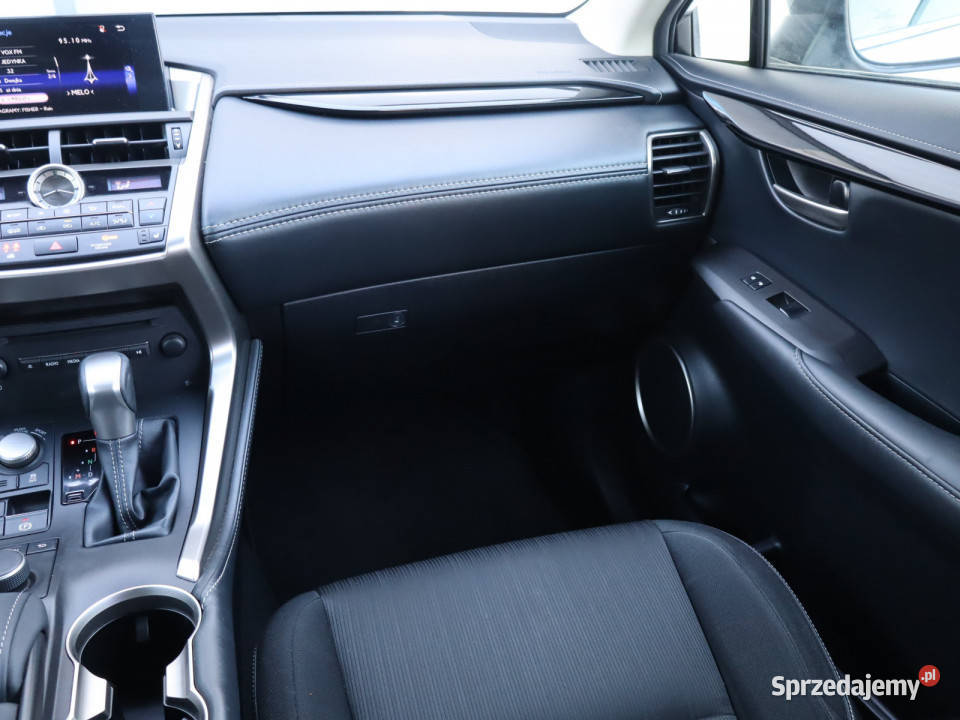 Lexus NX 200t wielofunkcyjna kierownica śląskie