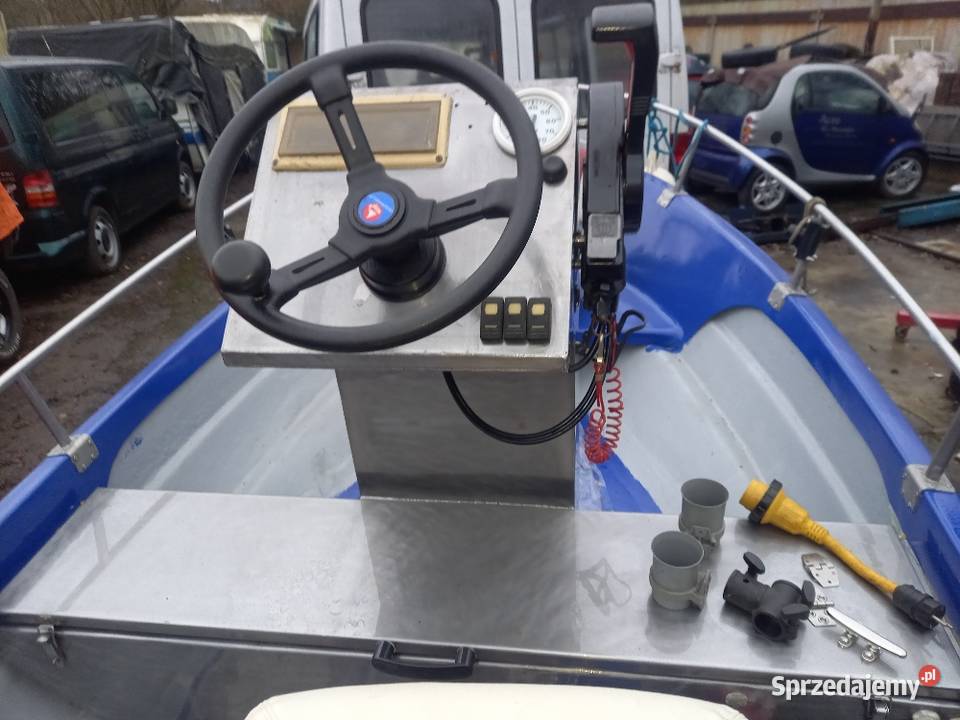 Sportowa ludz z dużym motorem 24