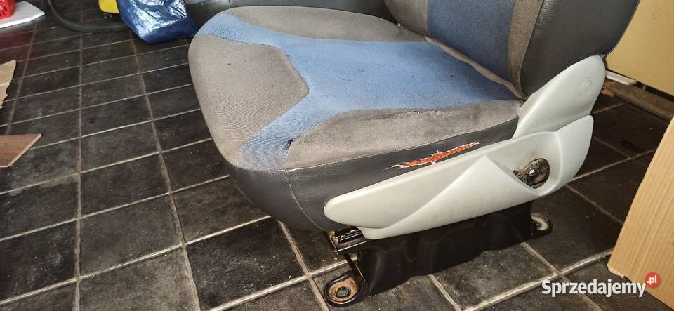 Fotele Renault Trafic 2 2011r mazowieckie Krasnosielc