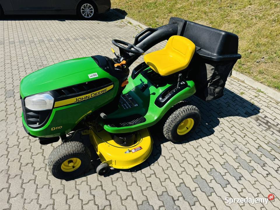 Traktorek kosiarka John Deere D110 BriggsStrat z