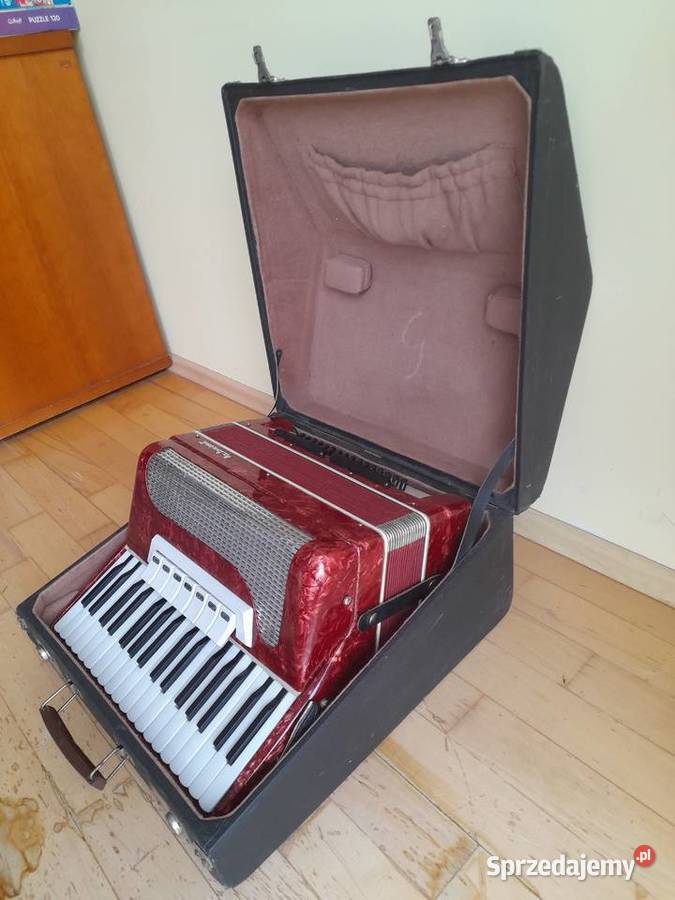 Akordeon Victoria II 80 basowy z walizką