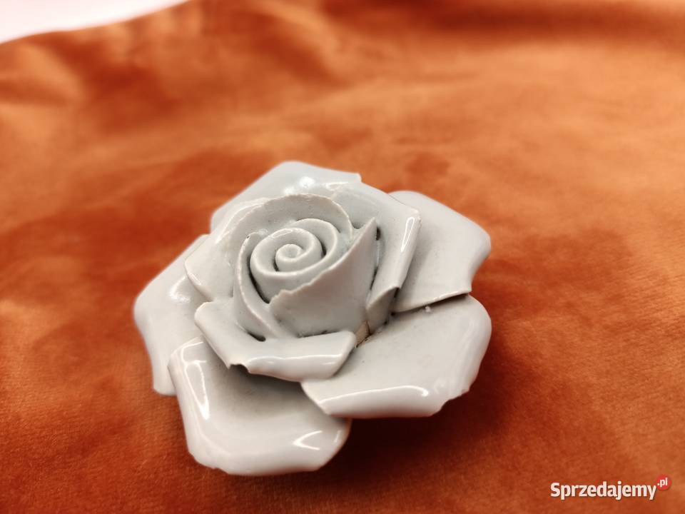Figurka piękna ceramiczna róża w szarości lubelskie Zamość