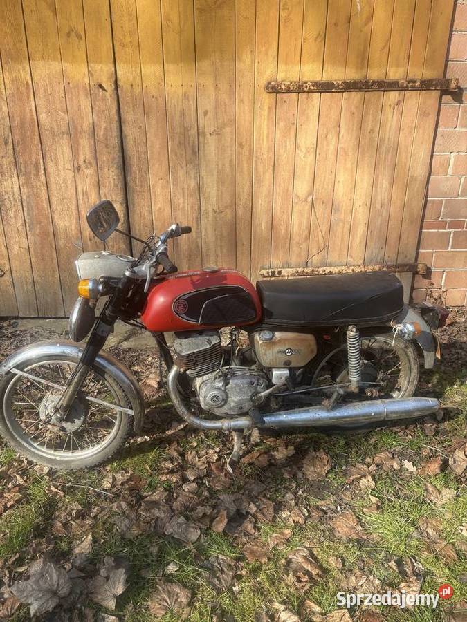 CZ 125 z 1975 roku uszkodzony Dzikowiec