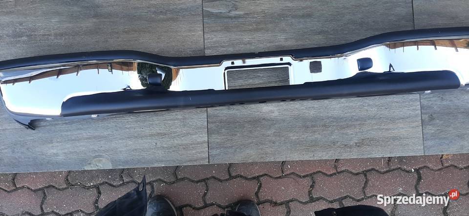 SUBURBAN atrapa nowa chrom Motoryzacja sprzedam