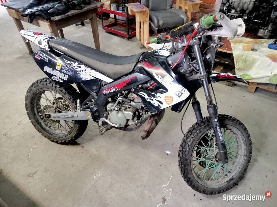 Derbi Senda 5070 kask buty zbroja drugie opony Wszedzień