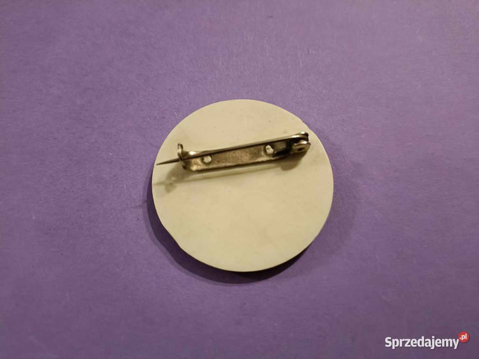 ISAURA LEONCIO przypinka PRL vintage