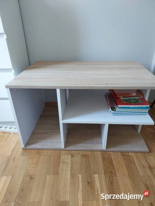 Ładny stylowy stolik kawowy dąb