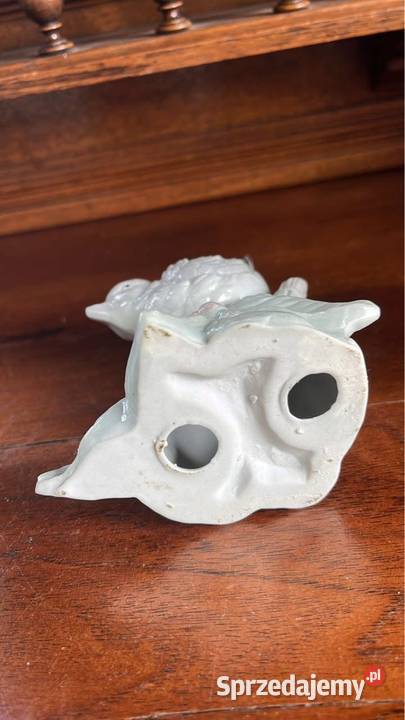 FIGURKA PTASZKA Na gałęzi z liśćmi i owocami Gdańsk