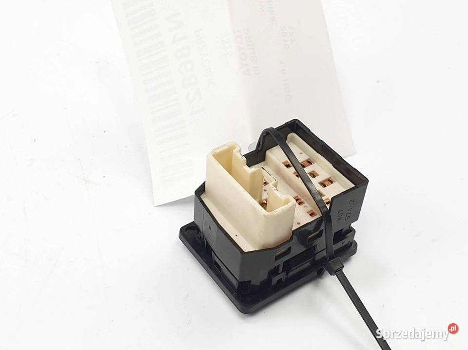 PRZYCISK TOYOTA PRIUS III 769746C osobowe Pozostałe Lipno