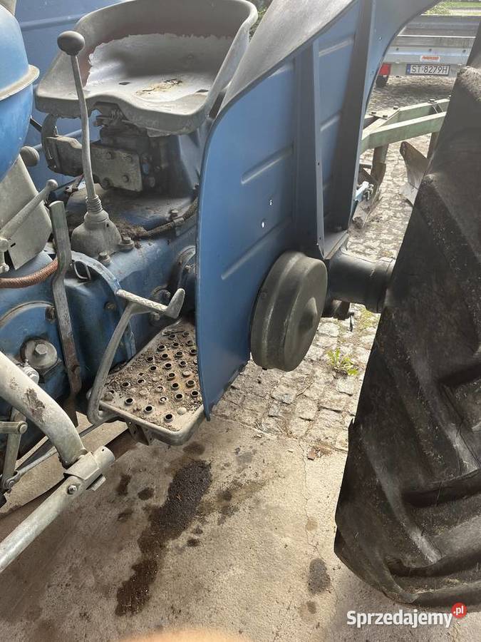 Fordson Power Major z plugiem 5 skibowym Tychy