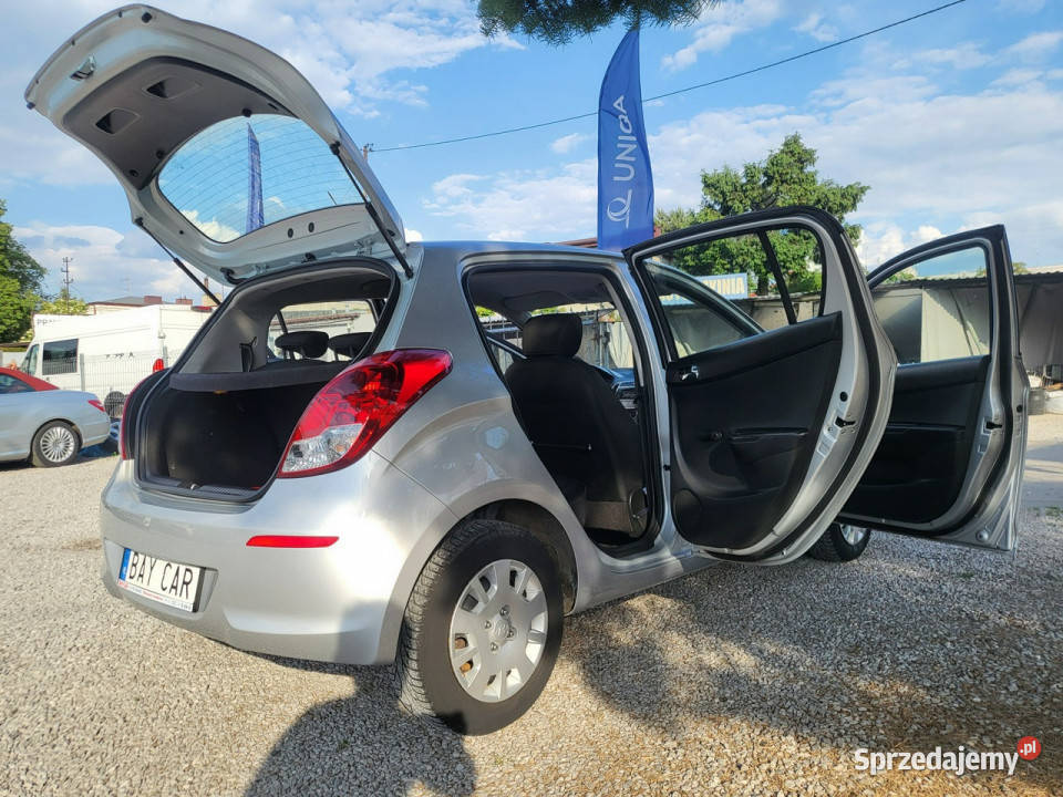 Hyundai i20 12 85 100 Przebieg 128 Dekra I klimatyzacja Pabianice