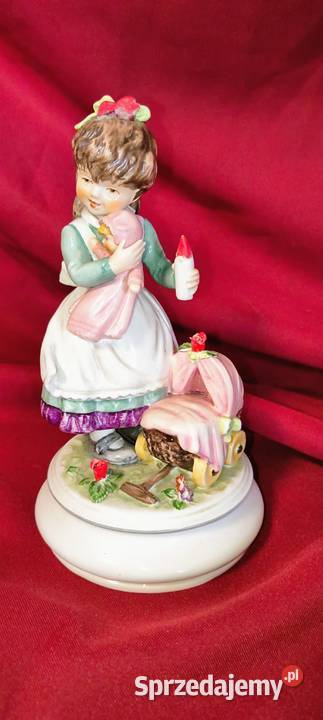 figurka sygnowana Porcelana i szkło