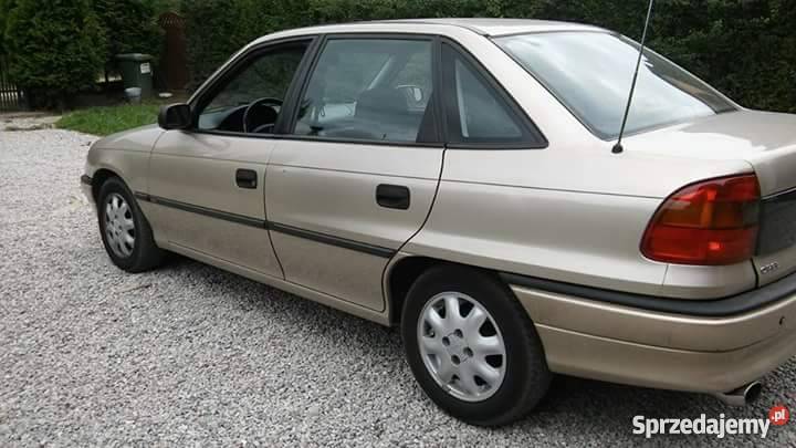 GARAŻOWANY Opel Astra F 16 benz KLIMATYZACJA 4/5 mazowieckie Ząbki