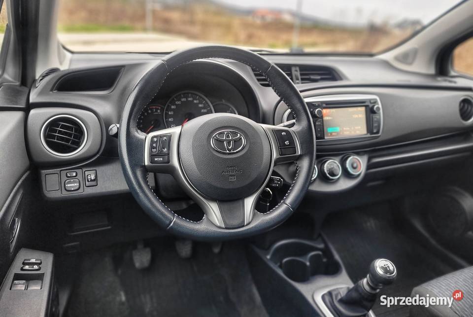 Toyota Yaris III 13 3 tempomat benzyna 133 6 Wałbrzych