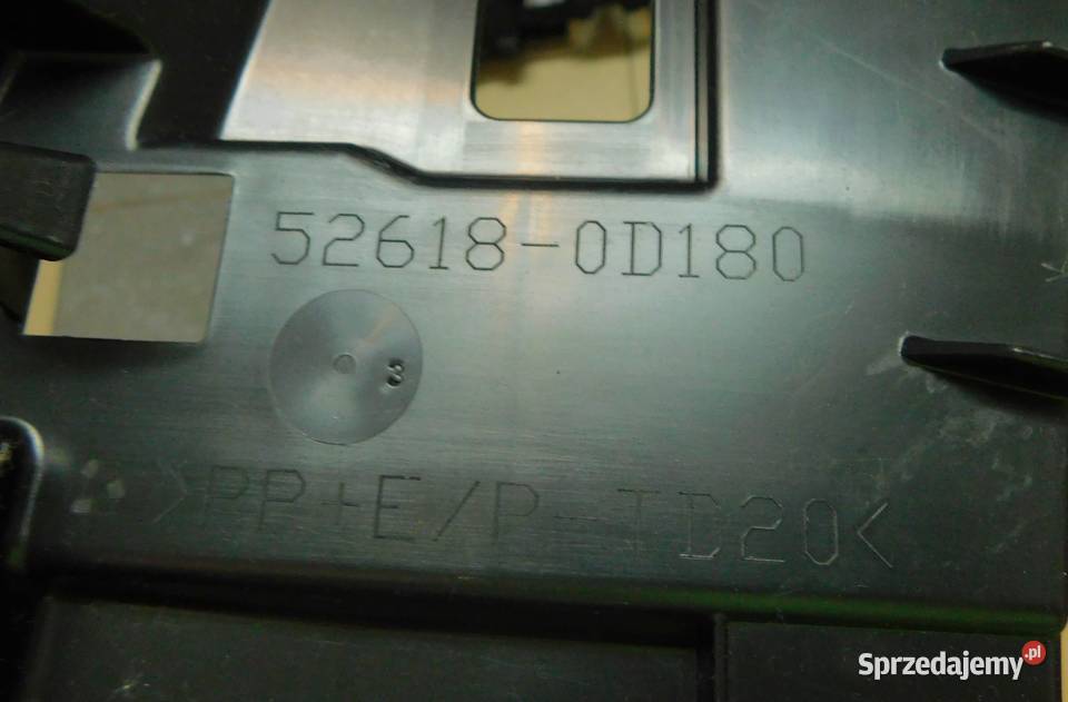 TOYOTA YARIS CROSS gril atrapa grila i płyta Zderzaki Tarnów