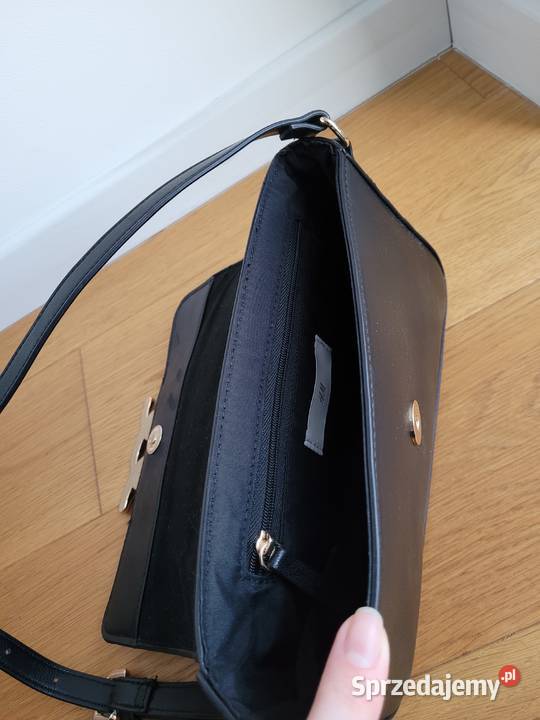 Mała czarna torebka złote ozdobne zapięcie Liszki