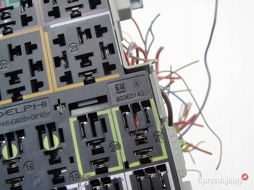 SKRZYNKA BEZPIECZNIKÓW OPEL MERIVA A FL 93363140 osobowe Pozostałe Sosnowiec