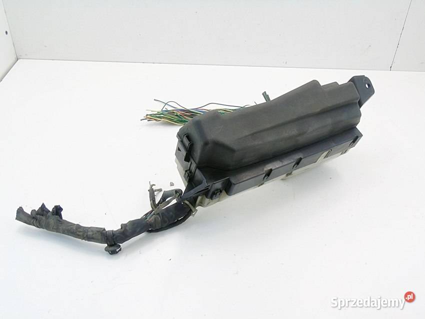 SKRZYNKA BEZPIECZNIKÓW TOYOTA AVENSIS T25 03 20 Części samochodowe Sosnowiec sprzedam