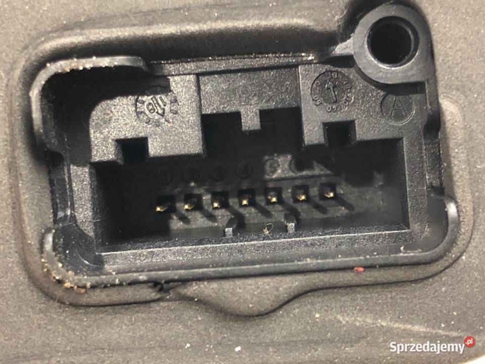 ZAMEK DRZWI PRAWY TYŁ VW GOLF VII Hatchback