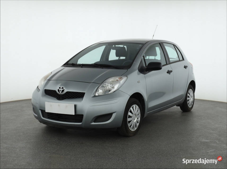Toyota Yaris 10 VVTi srebrny Piaseczno