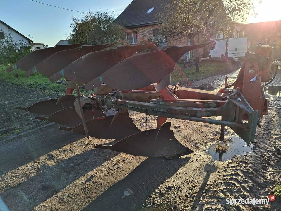 Plug 4 skibowy obrotowy Kverneland na resorze Borek Wielkopolski