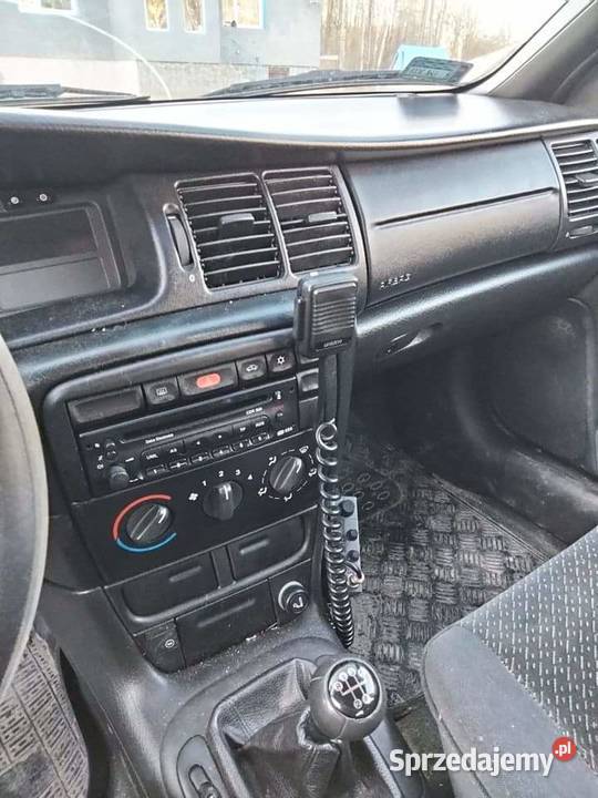 Opel Vectra B 18 16v na części gazem drzwi Sawin
