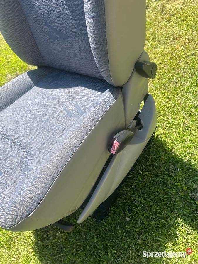 Fotele przodnie Renault Traffic Sanok