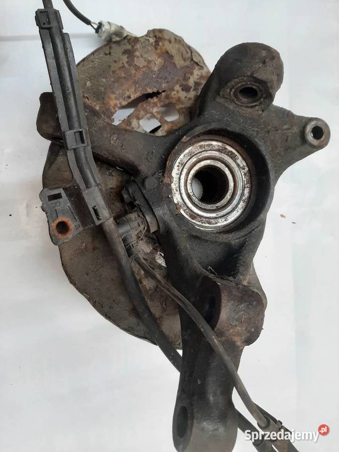 Toyota AVENSIS Verso 20d d4d zwrotnica piasta osobowe sprzedam