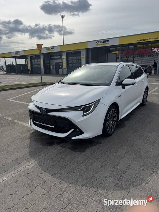 Toyota Corolla asystent pasa ruchu