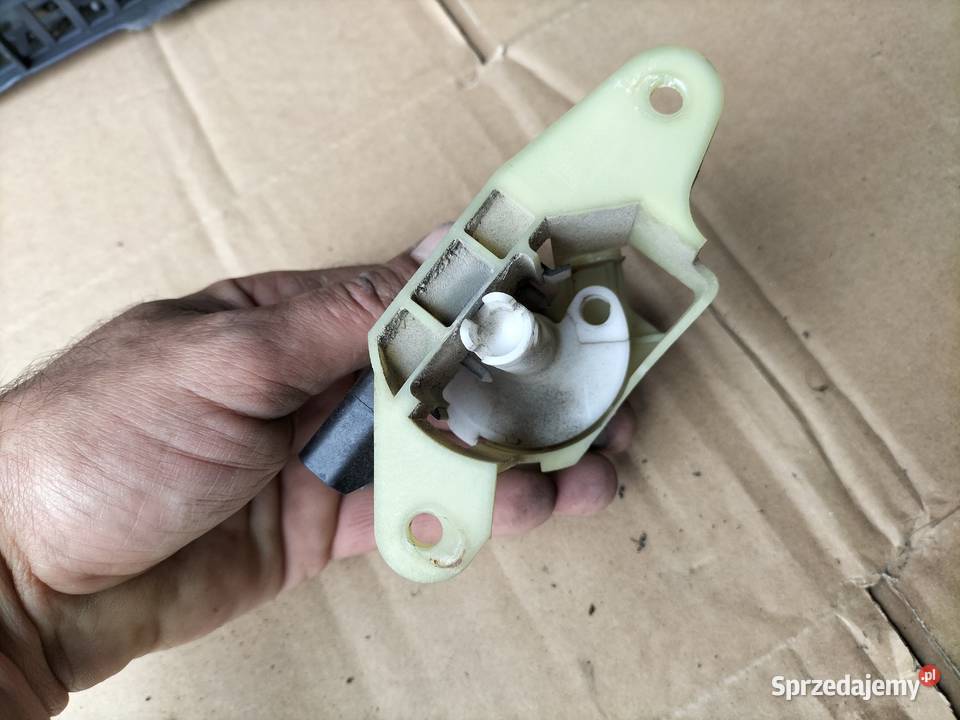 MONDEO MK2 WKŁADKA ZAMKA ZAMEK TYŁ TYLNY Kamień-Kolonia