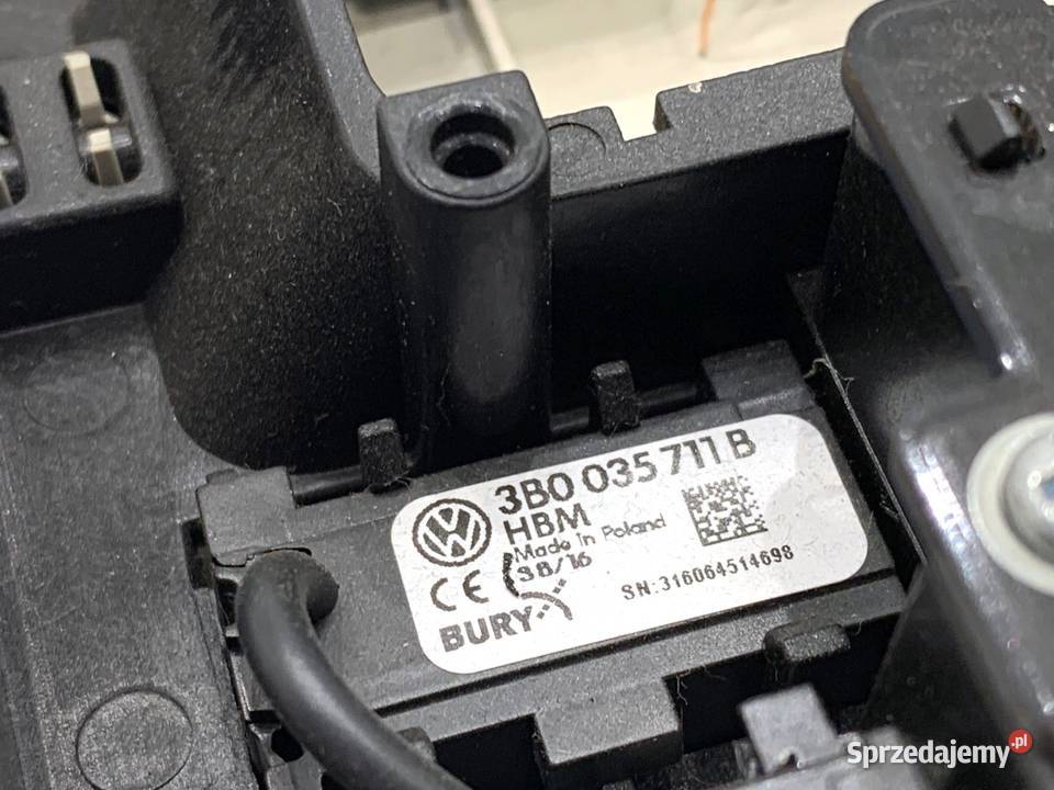 LAMPA SUFITOWA VW PASSAT B8 5TA947105B Kombi osobowe Pozostałe sprzedam