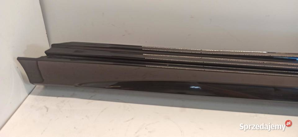 MERCEDES W205 PRÓG LISTWA PROGOWA PRAWA 197 Listwy i nakładki