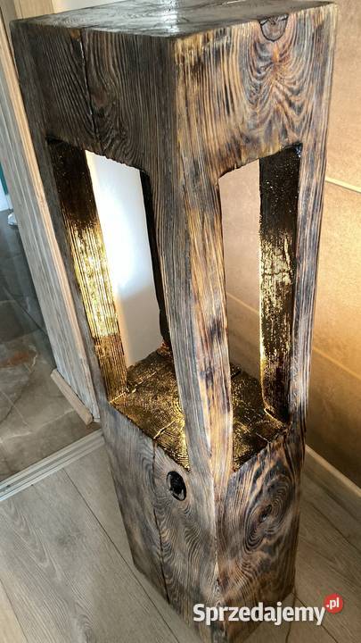 Lampa stojąca z beli drewna Skoroszyce