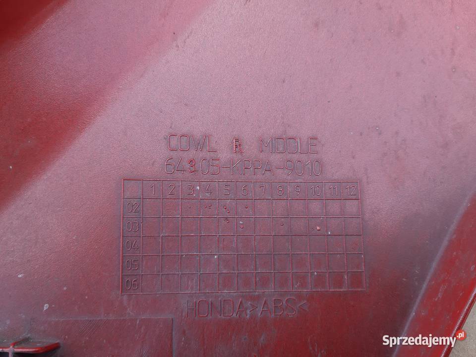 HONDA CBR 125 OWIEWKA BOCZNA PRAWA OSŁONA Trzciel sprzedam
