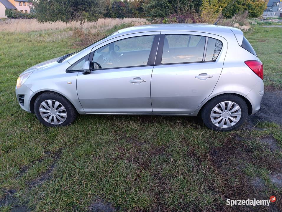 Opel Corsa 13 D oszczędny długie opłaty 2012r