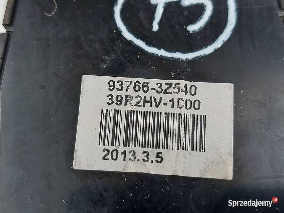 HYUNDAI i40 BLUE 13r przycisk hamulca ręcznego Kielce