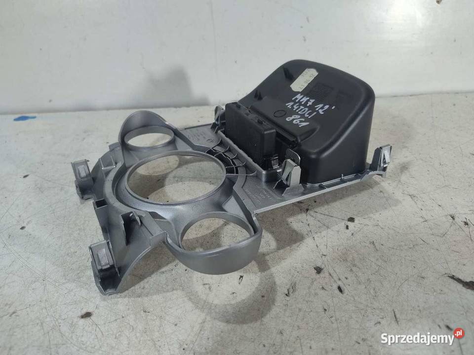 RAMKA PANELU FORD FIESTA MK7 BA6118D422AAW osobowe
