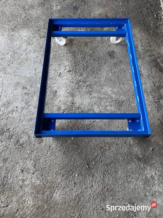 Wózek transporotwy wyposażony w zestaw kołowy