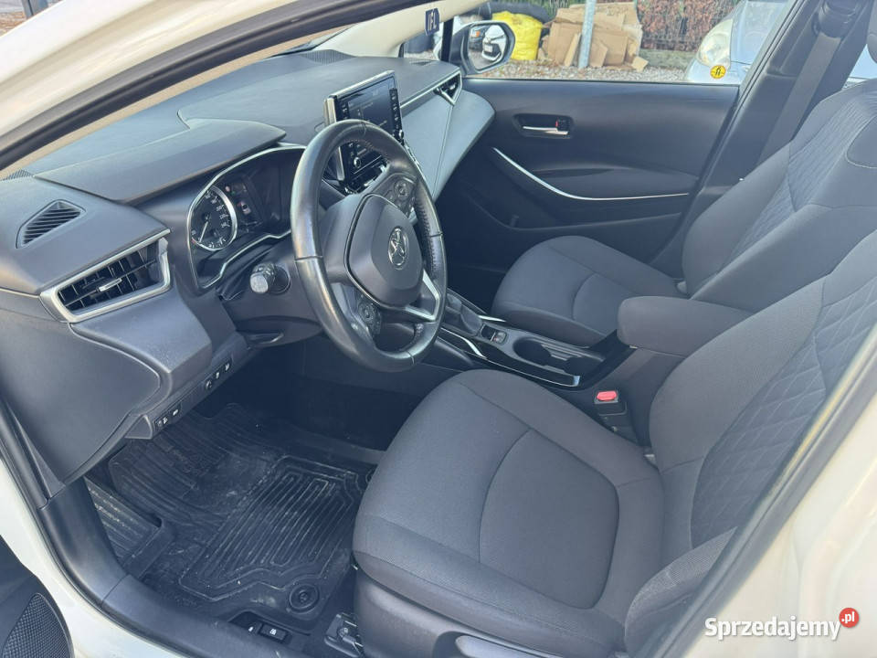 Toyota Corolla 18 HSD FVat 23 Ast Parkowani sprzedam